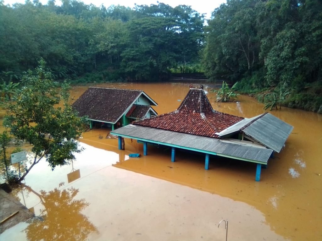 Mr. Supardi: “Build Back Better from Flooding through Waste Bank”