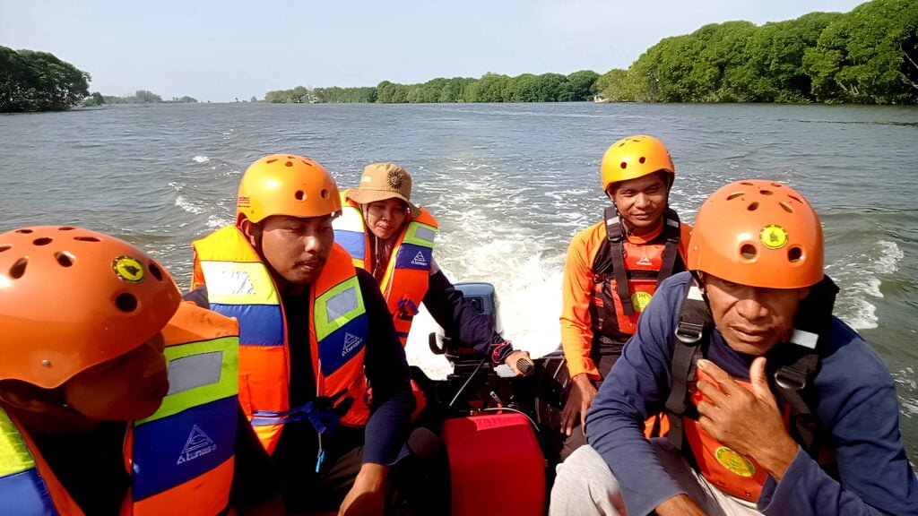 Jaga Mangrove, BINTARI Latih Olah Gerak Perahu Untuk Komunitas