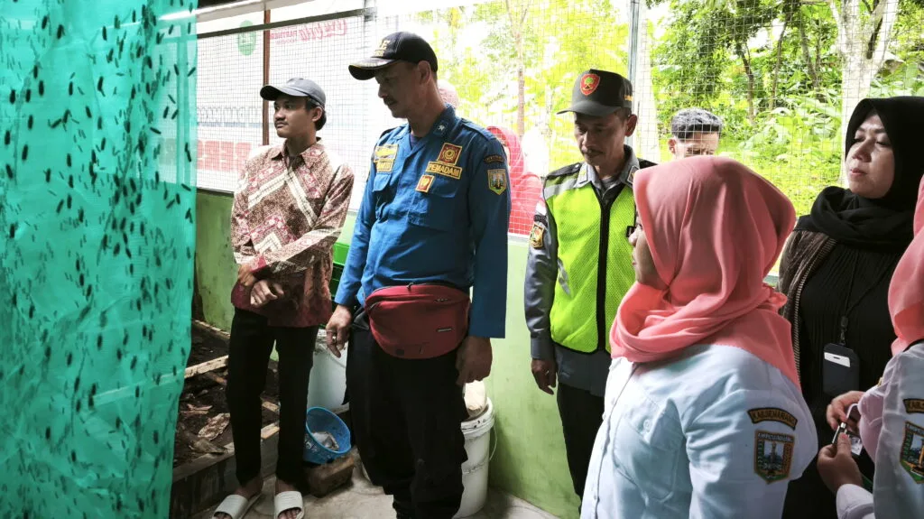 Targetkan Tuntas Sampah Dari Rumah Tangga, Rumah Olah dan Magot Diresmikan!